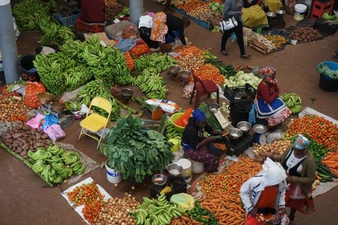 Gemüse- und Obst Verkaufsstände auf einem Markt auf den Kapverden