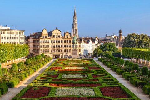 Ausblick auf den Mont des Arts in Brüssel und den gepflegten Garten