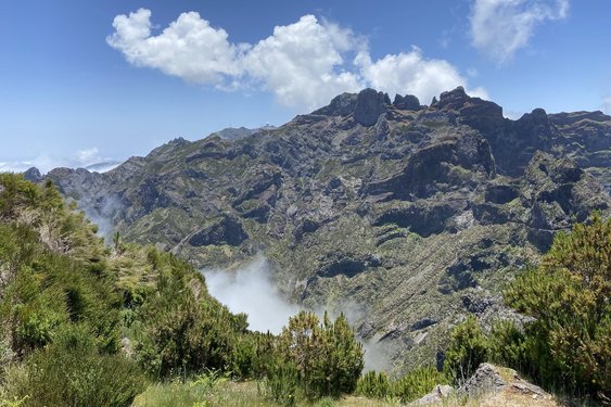 Blick auf den Berg Pico Arieiro auf Madeira
