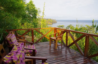 Terrasse mit Meerblick des Biohotel Mucumbli auf São Tomé