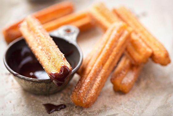 Churros fertig gebacken mit Karamellsauce