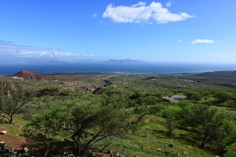 Blick von Santo Antão über das Meer nach São Vicente