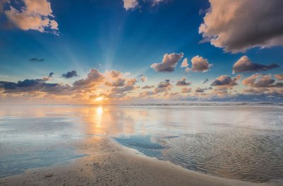 Sonnenuntergang über dem Wattenmeer in Nordfriesland