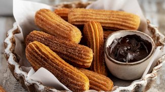 Churros fertig gebacken mit Karamellsauce